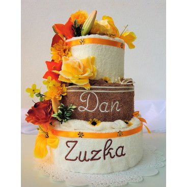 Domácnost - Textilní dort s vyšitými jmény novomanželů (smetanovo/oříškový)