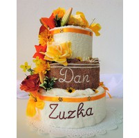 Textilní dort s vyšitými jmény novomanželů (smetanovo/oříškový)